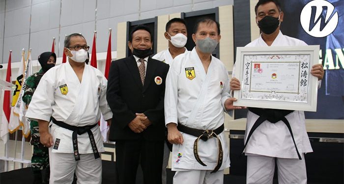 Turut Andil Majukan Karate, Pangdam XII/Tpr Terima Anugerah Sabuk Hitam